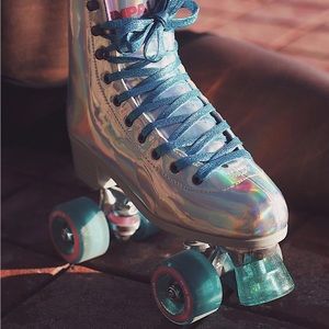Impala Holographic Roller Skates - size 6